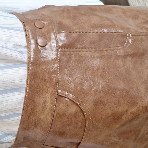 🆕️[6] "retro mini skirt " - Picture 2 of 8